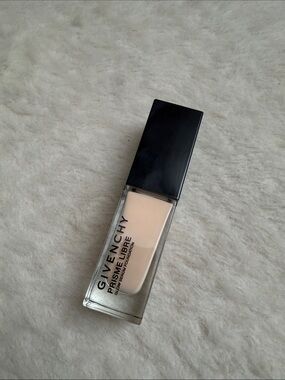 Givenchy Glow Serum Foundation in shade .5N